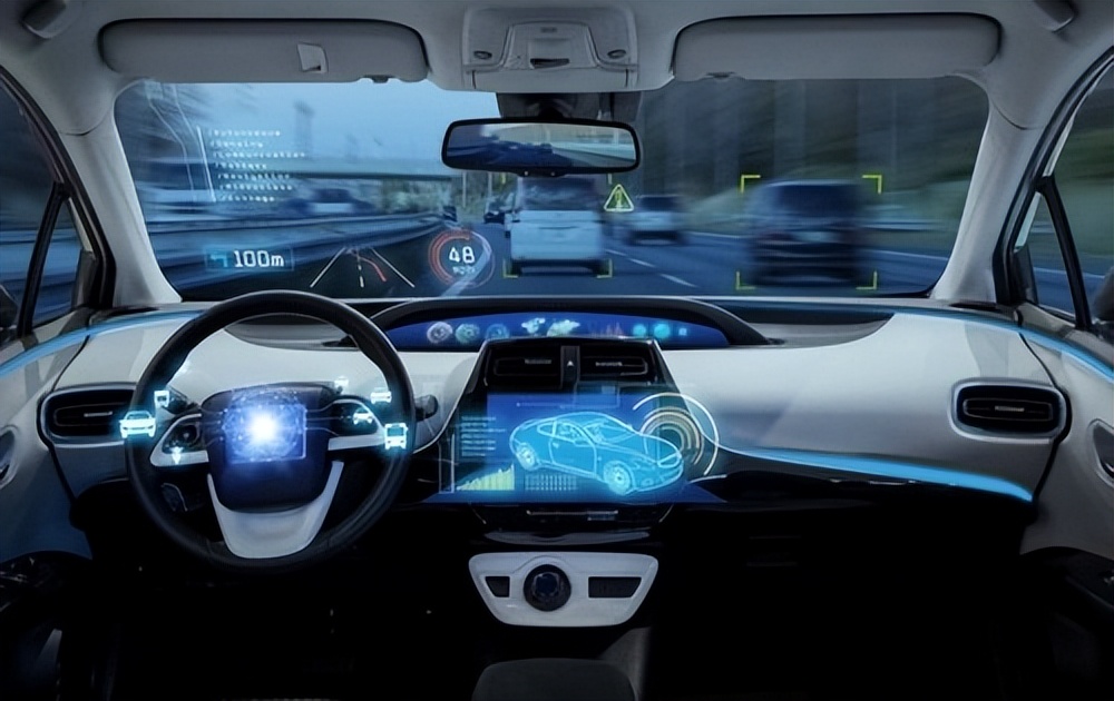 一名新手司机正在驾驶一辆搭载智能驾驶系统的汽车