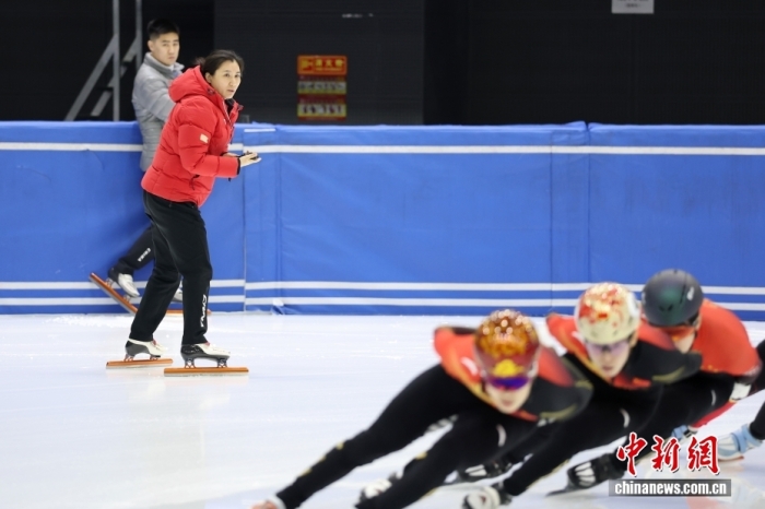 中国短道速滑队全力备战米兰冬奥会 29日公开训