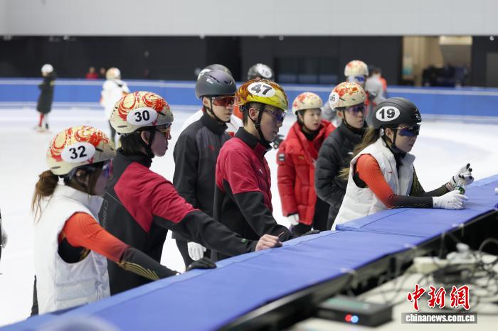中国短道速滑队全力备战米兰冬奥会 29日公开训