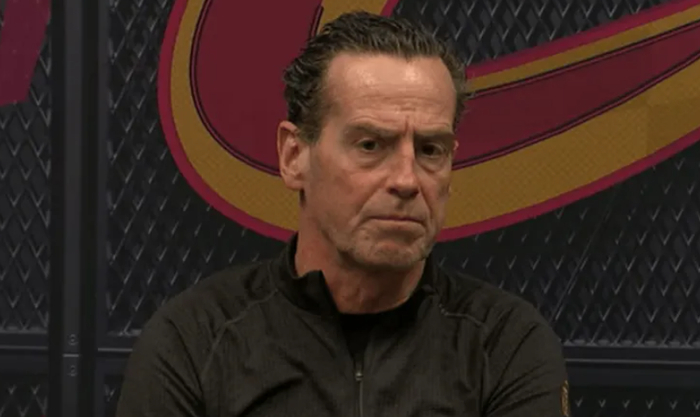 哈登带伤高效输出 骑士逆转雄鹿险胜