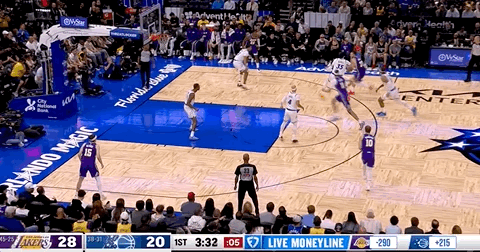 东契奇空接绝杀魔术 球如飞鸟划破篮筐