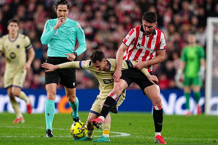 巴萨中场卡萨多遭多支豪门追逐 沙特土豪俱乐部