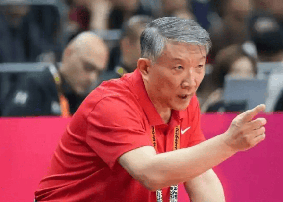 杨力维直言集训弊端引争议，韩旭力挺宫鲁鸣备