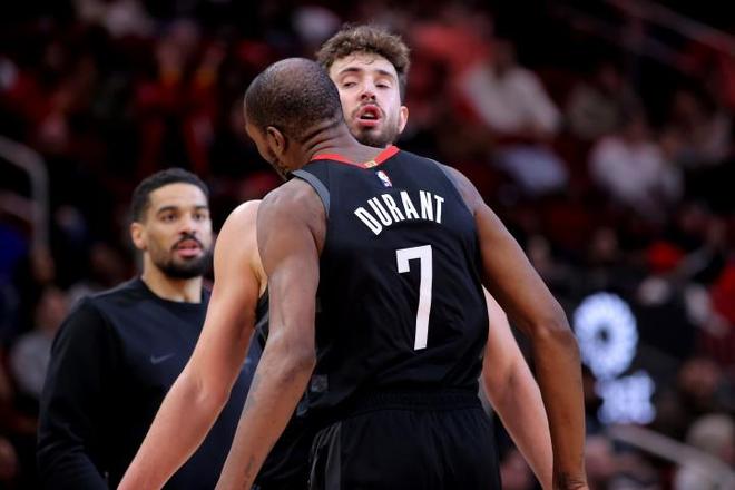 火箭队险胜鹈鹕重返西部第三 谢泼德18分成替补