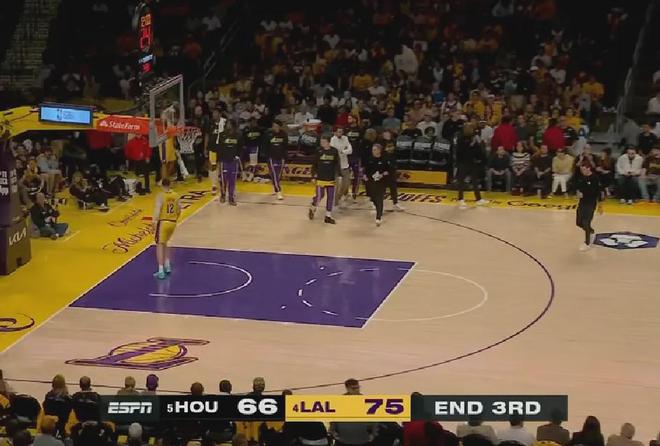 杜兰特伤退火箭惨败湖人擒首胜