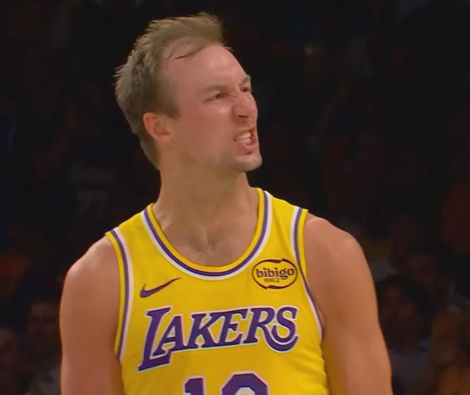 杜兰特伤退火箭惨败湖人擒首胜