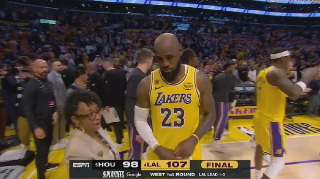 杜兰特伤退火箭惨败湖人擒首胜