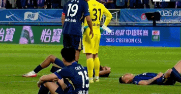 中超焦点战争议判罚引爆舆论场